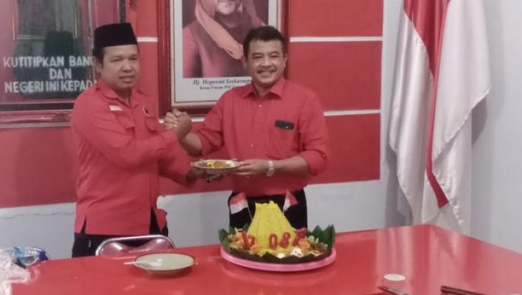 Potong tumpeng