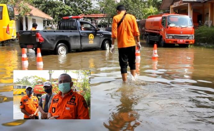 CuplikCom-Akibat-Drainase-Yang-Buruk-dan-Curah-Hujan-Tinggi,-Kantor-BPBD-Indramayu-Kena-Banjir-14012021181019-IMG_20210114_180600.jpg