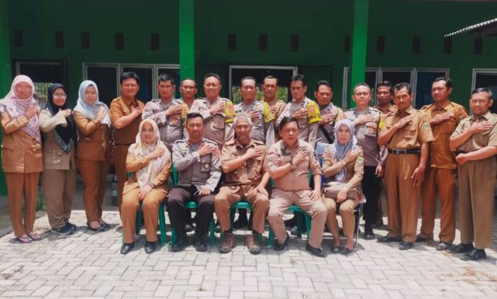 CuplikCom-Antusias-Warga-Terima-Bantuan-Beras-CBP-Bulok-Yang-di-Salurkan-Pemerintah-06102023122548-IMG-20231003-WA0190.jpg