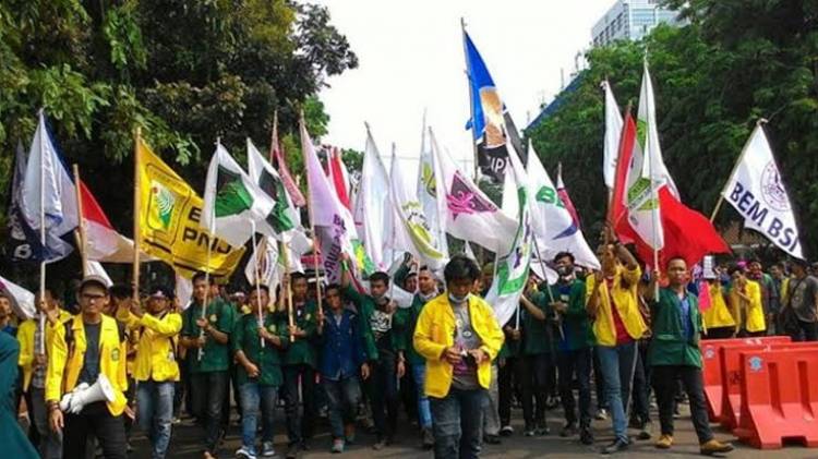 CuplikCom-BEM-SI-Klaim-Kerusakan-Fasum-Akibat-Demo-Rusuh-Bukan-Dari-Mahasiswa-10102020130510-20201010_130250.jpg