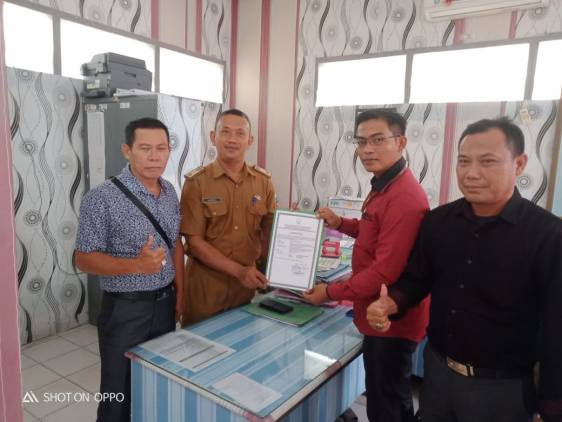 CuplikCom-Badan-Kesbangpol-Serahkan-SKT-Kepada-IWO-Indonesia-Kabupaten-Lampung-Selatan-12122022213315-IMG-20221212-WA0032.jpg