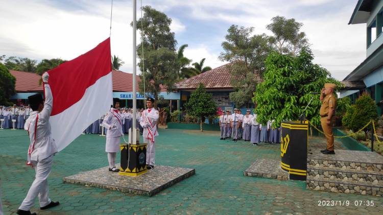 CuplikCom-Bupati-Lamsel-HNanang-Ermanto-Hadiri-Upacara-Kenaikan-Bendera-Di-SMA-2-Kalianda-09012023182630-IMG-20230109-WA0019.jpg