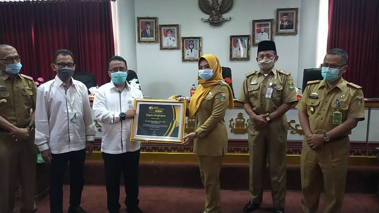 CuplikCom-Bupati-Tanggamus-terima-Penghargaan-piagam-BPJS-Ketenagakerjaan-26102020220312-IMG-20201026-WA0135.jpg