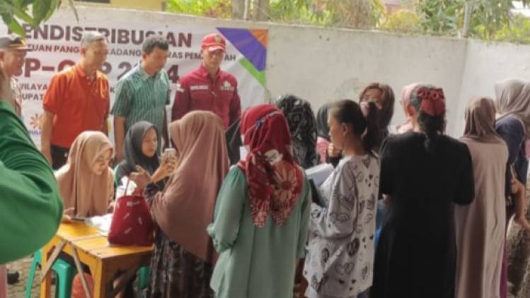 CuplikCom-Camat-Kandanghaur-Monitoring-Bantuan-Pangan-CBP-Tahap-2-Tahun-2024-24022024224943-IMG-20240224-WA0148.jpg