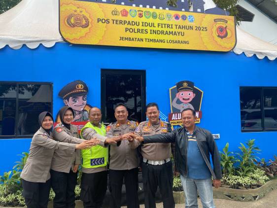 CuplikCom-Cek-Kesiapan-Petugas,-Dirlantas-Polda-Jabar-Kunjungi-Pos-Terpadu-Idul-Fitri-2025-Jembatan-Timbang-Losarang-23032025205448-IMG-20250323-WA0001.jpg