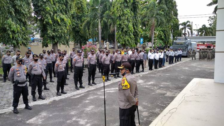 CuplikCom-Ciptakan-Situasi-Kondusif,-Polres-Lamsel-Ketatkan-Pengamanan-Aksi-Demo-Di-Gedung-DPRD-12102020202153-IMG-20201012-WA0088.jpg