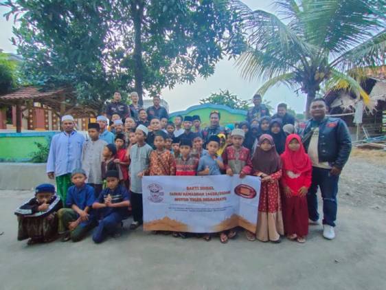 CuplikCom-Club-Motor-Tiger-Indramayu-Gelar-Buka-Bersama-dan-Santuni-Anak-Yatim-18042024180713-IMG-20240330-WA0056-768x576.jpg