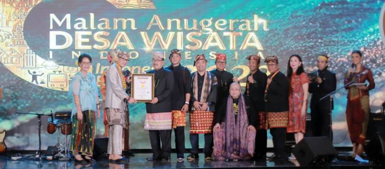 CuplikCom-Desa-Wisata-Kelawi-Raih-Rekor-Muri-dan-Juara-2-Nasional-di-ADWI-2023-28082023100405-ADWI-2023-1024x451.jpg