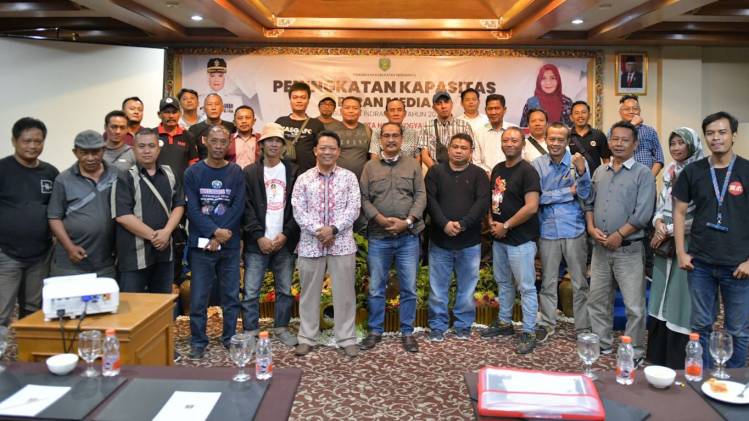 CuplikCom-Diskominfo-Ajak-Jurnalis-Tingkatkan-Kapasitas-Media-Untuk-Branding-Indramayu-26112023112159-IMG-20231126-WA0030.jpg