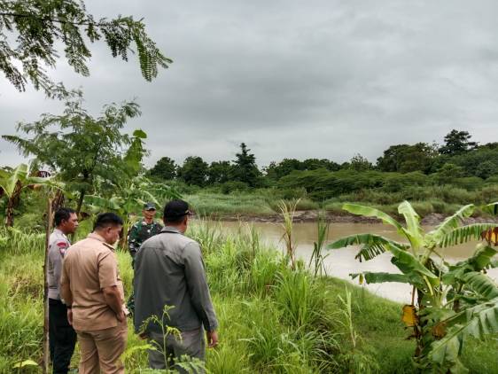 CuplikCom-Forkopimcam-Tukdana-Tinjau-Sungai-Cimanuk-Antisipasi-Penanggulangan-Bencana-01032023200321-IMG-20230301-WA0013.jpg