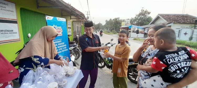 CuplikCom-Forum-Indramayu-Studi-dan-Yayasan-Bakti-Luhur-Nusantara-Berbagi-Takjil-13042023210303-IMG-20230413-WA0005.jpg