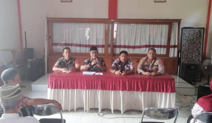 CuplikCom-Gelar-Rakor,-Camat-Rusyad-Siapkan-Kenyamanan-Bagi-Masyarakat-Juntinyuat-28032024175601-IMG-20240328-WA0112.jpg