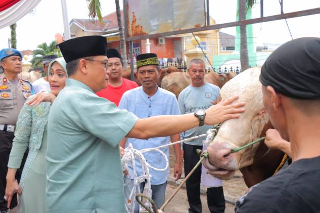 CuplikCom-Idul-Adha-2024,-Polda-Lampung-Kurban-44-Sapi-dan-Kambing-17062024121220-IMG-20240617-WA0007.jpg