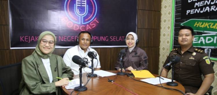 CuplikCom-Jadi-Narasumber-Podcast-Kejaksaan-Negeri-Lamsel-Nanang-Sampaikan-Perkembangan-Pembangunan-Daerah-04122022201019-IMG_20221204_201533.jpg