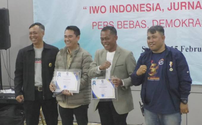 CuplikCom-Ketum-Iwo-Indonesia-NR-Icang-Rahardian-SH,-Hadiri-Malam-Penganugrahan-IWO-I-AWARD-2023-Di-Kota-Subang-16022023125256-IMG-20230216-WA0032.jpg