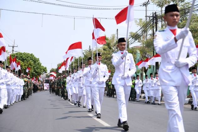 CuplikCom-Kirab-Kebangsaan-Merah-Putih-di-Indramayu-Berjalan-Meriah,-Menteri-Koperasi-dan-UKM-RI-Ikut-Hadir-08092023212353-DSC_6627.jpg