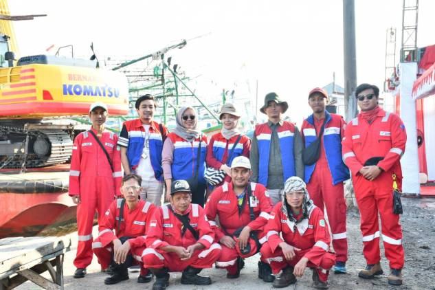 CuplikCom-Komitmen-Hijau,-Pertamina-RU-VI-Balongan-dan-Kelompok-Wiralodra-Bersatu-di-Aksi-Bersih-Laut-Indramayu-05072024215820-IMG-20240705-WA0023.jpg