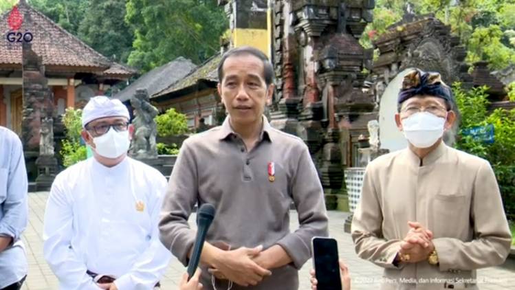 CuplikCom-Kunjungi-Pura-Tirta-Empul-Bali,-Jokowi-Saya-Minta-Dipelihara-Dengan-Baik-06052022162337-Screenshot_20220506-162220_YouTube.jpg