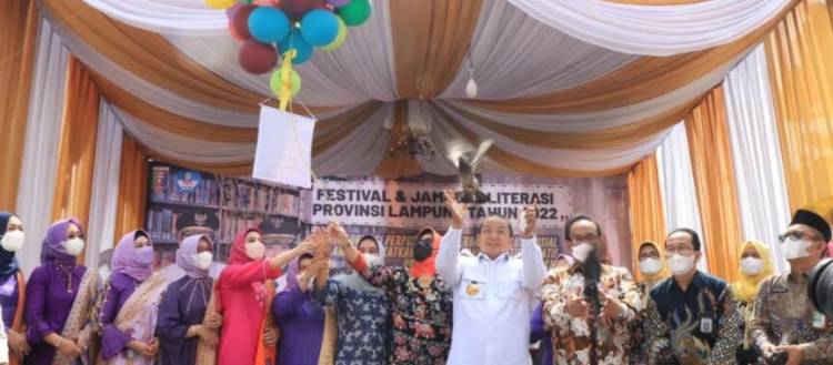 CuplikCom-Lamsel-Raih-Juara-II-Stand-Inklusi-Terbaik-Pada-Festival-dan-Jambore-Literasi-Provinsi-Lampung-2022-21072022184810-295014090_518110066735137_8370371187493479579_n-864x380.jpg