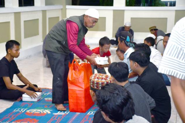 CuplikCom-Masjid-di-Komplek-Pertamina-Balongan-Sediakan-Ratusan-Ifthor-Gratis-Setiap-Hari-04032025131733-IMG-20250304-WA0008.jpg