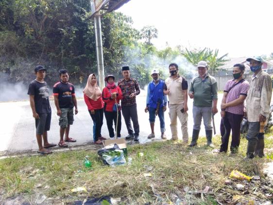 CuplikCom-Menyambut-Hari-Bersih-Sedunia-Pemdes-Bakauheni-Adakan-Gotong-Royong-Bersih-Bersih-Sampah-19092020132407-IMG-20200919-WA0020.jpg