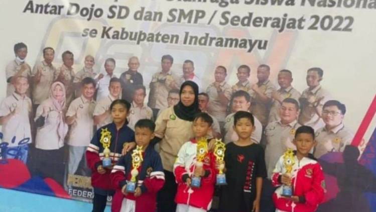 CuplikCom-Murid-MI-PUI-Dermayu-Sabet-Juara-Lomba-O2SN-Karate-Antar-Dojo-03062022195808-IMG_20220603_195451.jpg