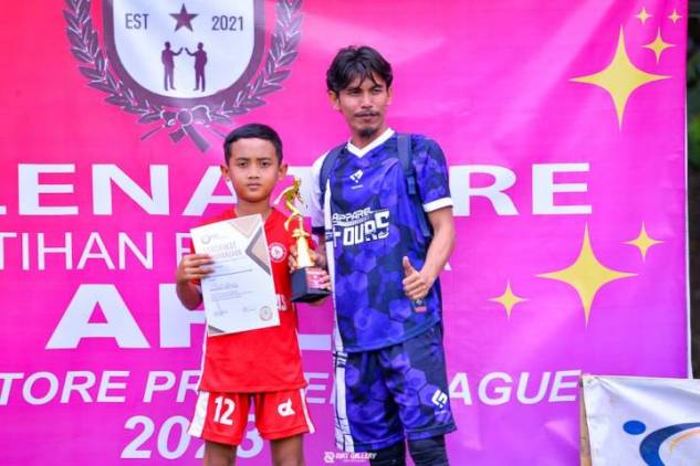 CuplikCom-Obby-Raih-Gelar-Pemain-Terbaik-Dalam-Laga-Sepak-Bola-Allenatore-SSB-se-Kabupaten-Indramayu-13092023212339-IMG-20230913-WA0020.jpg