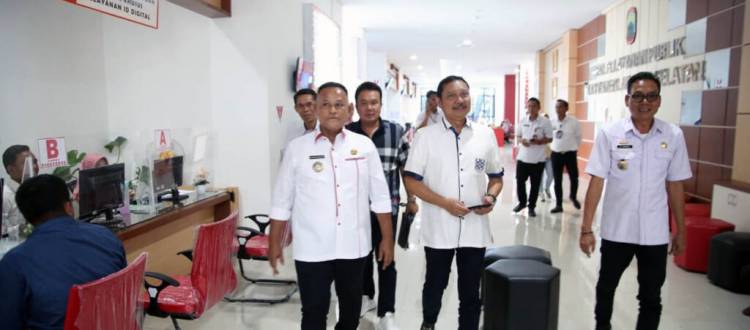 CuplikCom-Pamen-Bareskrim-Polri-Kunjungi-Mal-Pelayanan-Publik-Kabupaten-Lampung-Selatan-15022023222603-MPP-Agus-1024x451.jpg