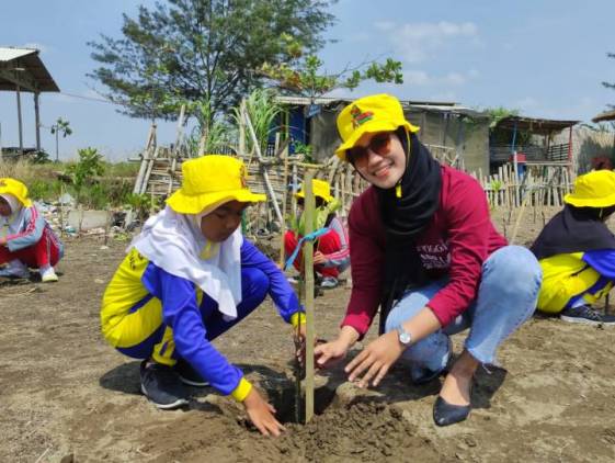 CuplikCom-Penanaman-Mangrove-di-Pantai-Ketapang,-Nok-Nang-Gandeng-Pertagas-OWJA-26092023094228-IMG-20230925-WA0005.jpg