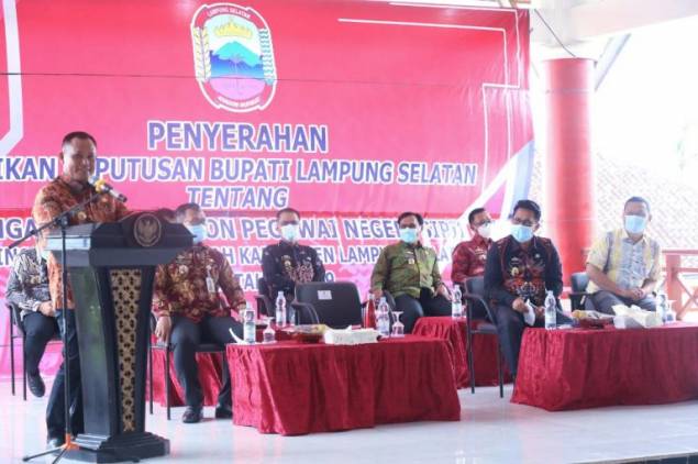 CuplikCom-Pengangkatan-CPNS-Formasi-2019,-Bupati-Nanang-Ingin-CPNS-Lamsel-Berkualitas-dan-Berdedikasi-Baik-07012021202738-WhatsApp-Image-2021-01-07-at-10.16.23-768x510.jpeg