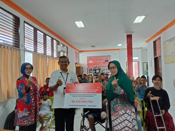 CuplikCom-Penyandang-Disabilitas-Dapat-Bantuan-Alat-Bantu-Kaki-dan-Tangan-Palsu-14042023174658-IMG-20230414-WA0012.jpg