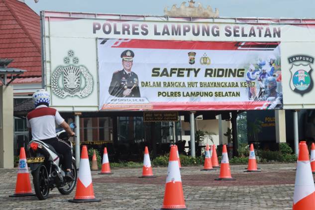 CuplikCom-Peringati-Hari-Bhayangkara-Ke-77-Polres-Lamsel-Gelar-Perlombaan-Safety-Riding-17062023105059-IMG-20230617-WA0008.jpg