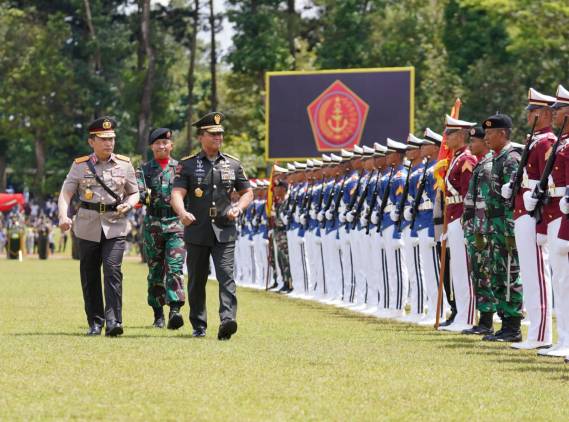 CuplikCom-Pesan-Kapolri-Kepada-1028-Taruna-Sinergisitas-TNI-Polri-Akan-Menjamin-Stabilitas-Keamanan-dan-Politik-31102022193528-IMG-20221031-WA0047.jpg