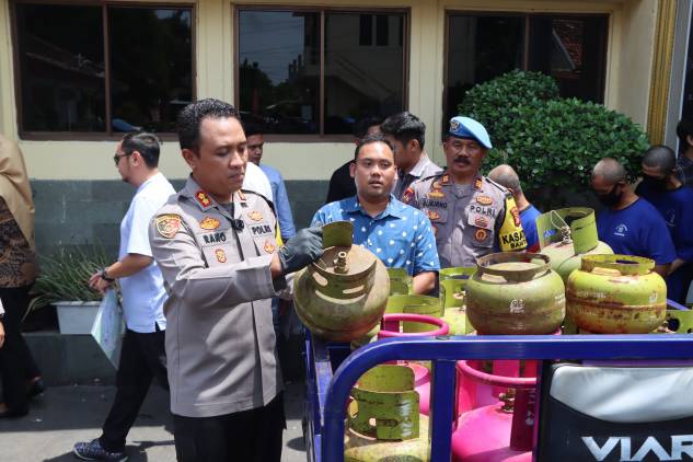 CuplikCom-Polisi-Berhasil-Ringkus-Tiga-Pelaku-Oplosan-Tabung-Gas-Subsidi-12012024173558-IMG-20240112-WA0087.jpg