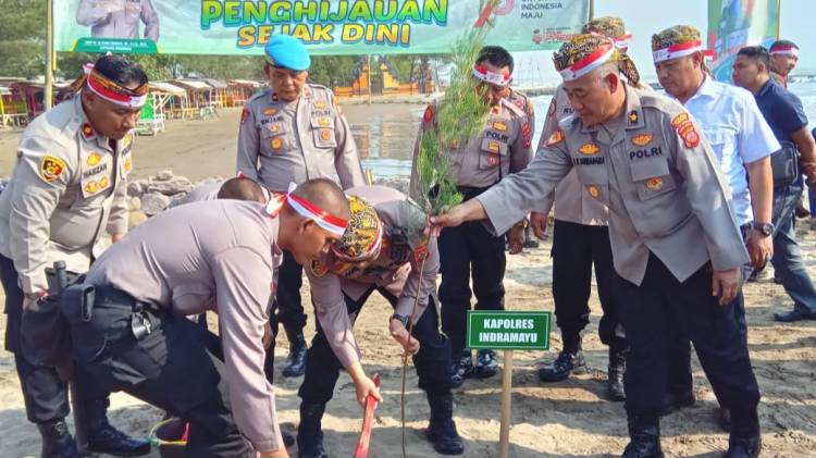 CuplikCom-Polres-Indramayu-Ikuti-Giat-Penghijauan-Dini-Bersama-Forkopimda-23082023131226-IMG-20230823-WA0015.jpg