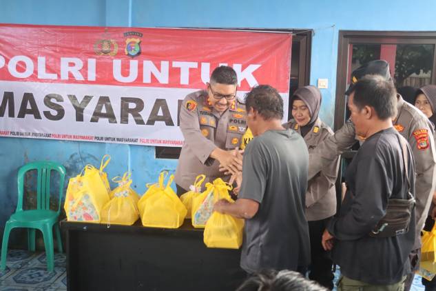 CuplikCom-Polres-Lamsel-Gelar-Baksos,-Bagikan-Takjil-Kepada-Nelayan-Keramat-Desa-Sumur-17032025223539-IMG-20250317-WA0065.jpg