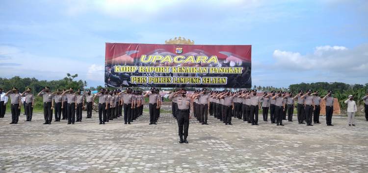 CuplikCom-Polres-Lamsel-Gelar-Upacara-Korp-Raport-Kenaikan-Pangkat-Personil-Di-Lapangan-Mapolres-04012021113721-IMG-20210104-WA0063.jpg