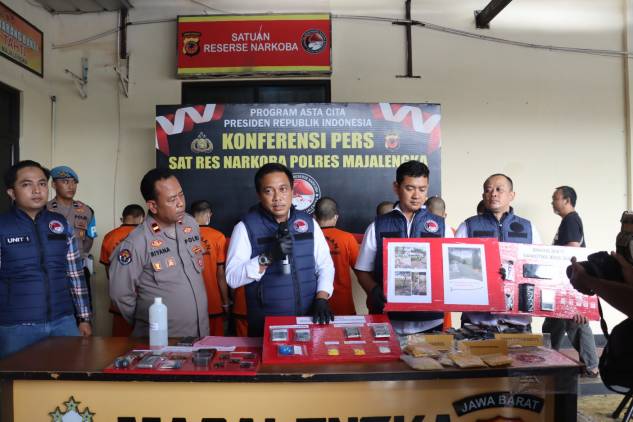 CuplikCom-Polres-Majalengka-Bekuk-Pengedar-Obat-Terlarang-01032025163329-IMG-20250301-WA0042.jpg