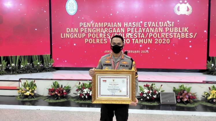 CuplikCom-Polresta-Cirebon-Terima-Penghargaan-Pelayanan-Prima-dari-Kementerian-PANRB-16022021200534-IMG_20210216_195343.jpg