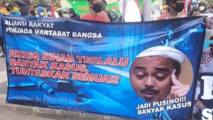 CuplikCom-Puluhan-Masa-Gelar-Aksi-Dukung-TNI-Polri-Tuntaskan-Kasus-Rizieq-Syihab-12122020160909-20201212_160430.jpg