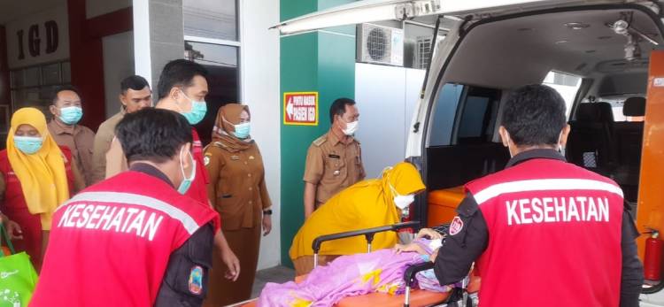 CuplikCom-Responsif-Memberikan-Pelayanan,-Dinkes-Lamsel-Gunakan-Ambulan-Bawa-Pandi-6-Ke-RSCM-Jakarta-06032023150046-IMG_20230306_145915.jpg