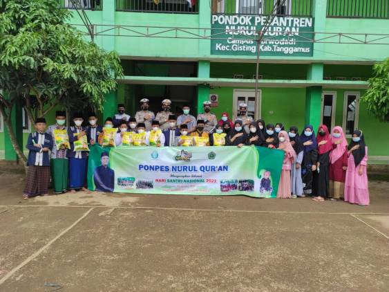 CuplikCom-Satlantas-Polres-Tanggamus-Salurkan-Bansos-Di-Pondok-Pesantren-Kecamatan-Gisting--23102021164341-IMG-20211023-WA0029.jpg