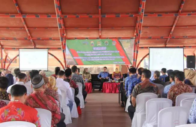 CuplikCom-Sekda-Lamsel-Hadiri-dan-Buka-Workshop-Pengelolaan-Keuangan-dan-Pembangunan-Desa-17112023203440-IMG_20231117_203403.jpg