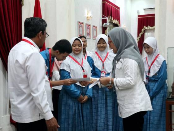 CuplikCom-Siswa-SMP-Negeri-2-Sindang-Sukses-Jadi-Juara-Umum-Lomba-Annual-English-Festival-04082022182248-IMG-20220804-WA0005.jpg