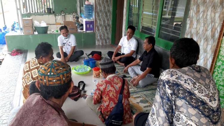 CuplikCom-Sosialisasikan-Program-Unggulan-Bupati-Indramayu,-Camat-Temui-Tokoh-Masyarakat-26102022144740-IMG-20221026-WA0062.jpg