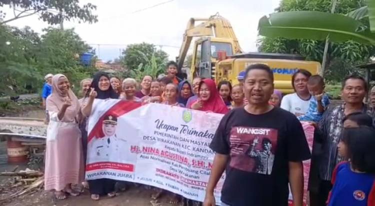 CuplikCom-Sumringah,-Pemdes-Wirakanan-Diberi-Bantuan-Normalisasi-Sungai-Oleh-Bupati-Nina-17122022161018-IMG-20221217-WA0049.jpg