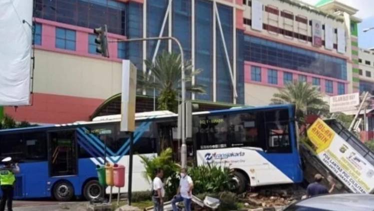 CuplikCom-TransJakarta-Tabrak-Pejalan-Kaki-Hingga-Tewas,-Ini-Deretan-Kasus-Lainnya!-07122021130713-IMG-20211202-WA0012_1.jpg.webp