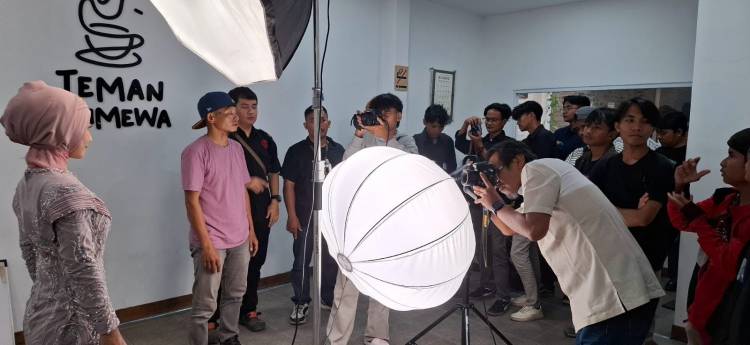 CuplikCom-Workshop-Fotografi-dan-Videografi,-Kilang-Balongan-Dorong-Talenta-Lokal-untuk-Berkembang-02012025175223-IMG-20250102-WA0005.jpg